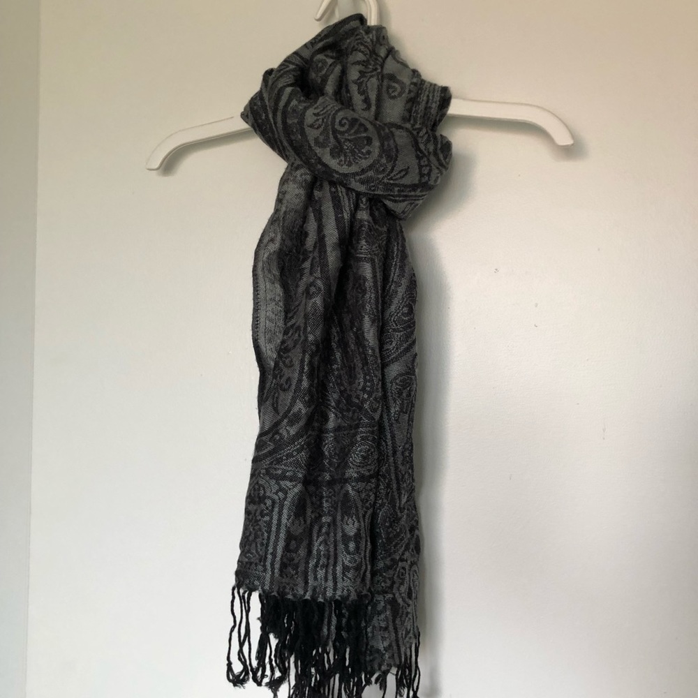 Black and gray scarf